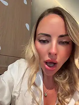 EmaSalis Live Webcam on Stripchat