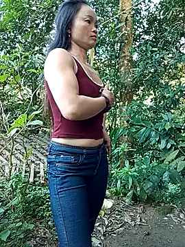 Tieuvy122 live cam on StripChat