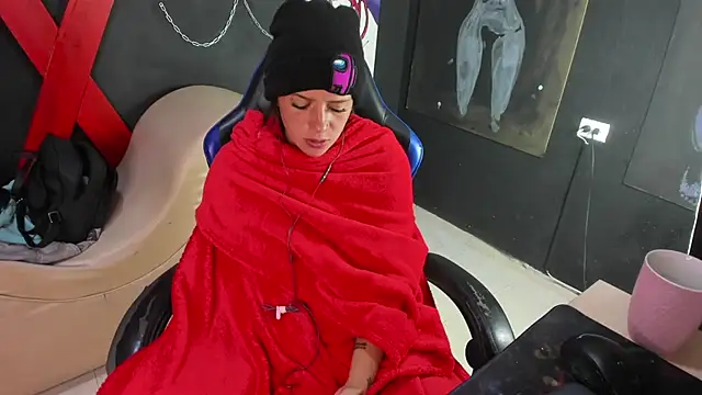 Sharlotshh live cam on StripChat