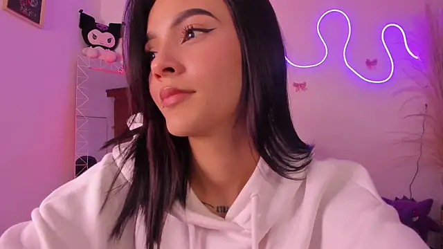 CarolineEvanss_11 live cam on StripChat