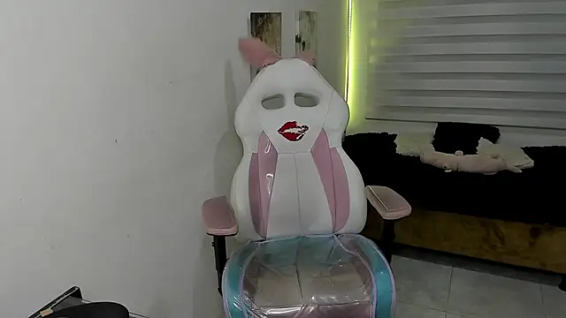 Brith_ness live cam on StripChat