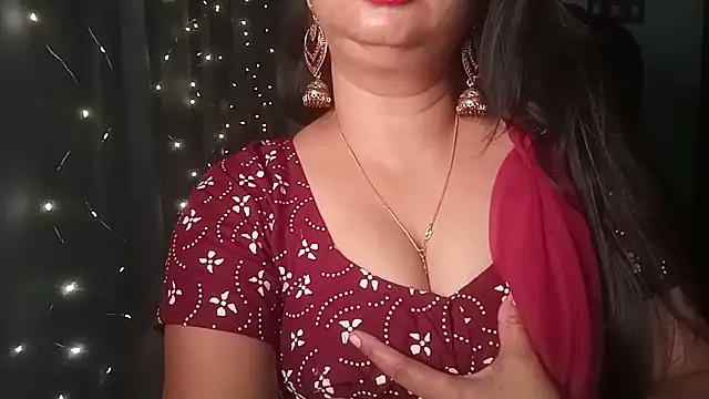secret_dessire (Ask my age) - Deep cleavage show