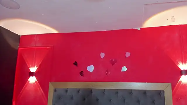 YayaHilton live webcam show