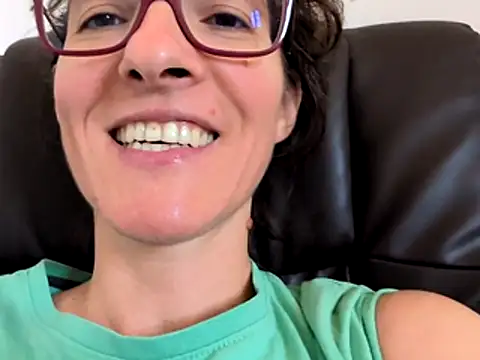 Hairy_horny_mommy webcam