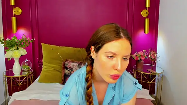 MonaRicci live cam on StripChat