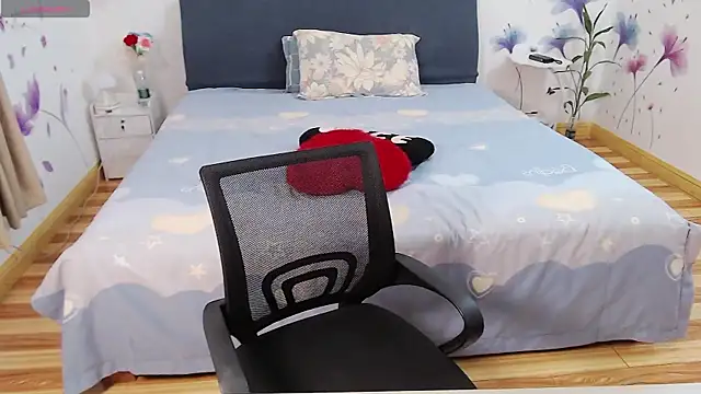 mila-baby-99 webcam