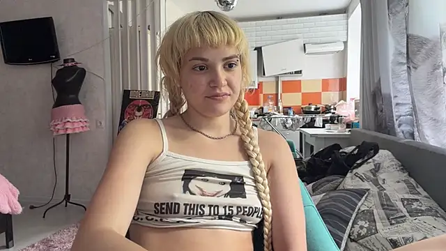 FreedaDeloach webcam