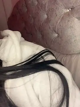 Zephyra_Rose webcam