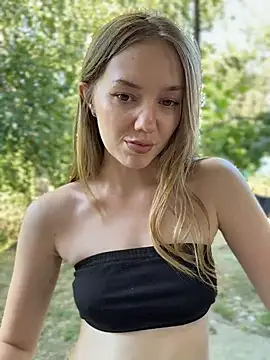 MilaMoone webcam