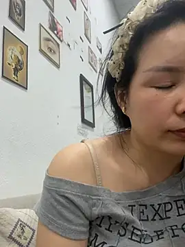 Ivy_Trix2 live cam on StripChat