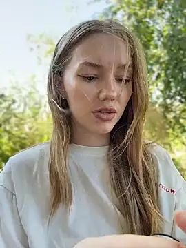MilaMoone webcam
