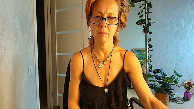 LioraWeiss live webcam show
