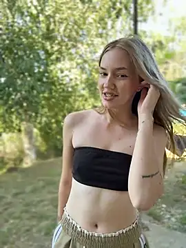 MilaMoone live webcam show