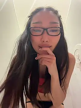 trytomakememoam live webcam show