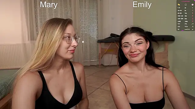 foxeslovefoxes live webcam show