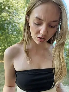 MilaMoone live webcam show