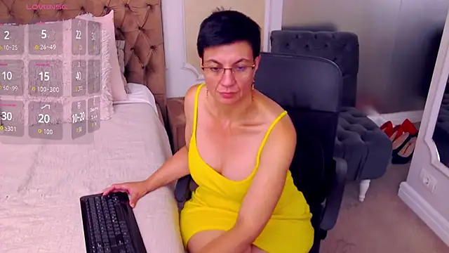 BustyPenellope live webcam show