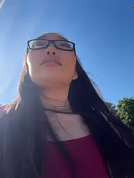 trytomakememoam live webcam show