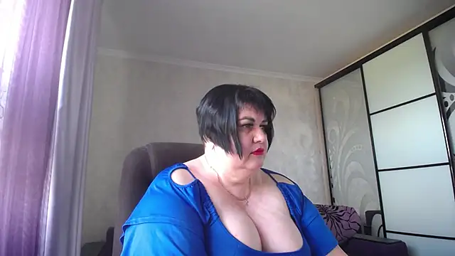 AlluringCurves webcam