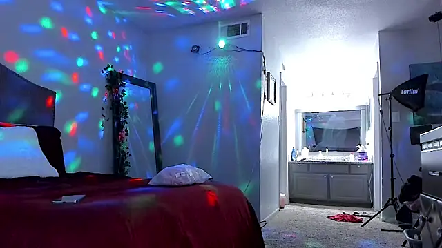 yiauana live webcam show