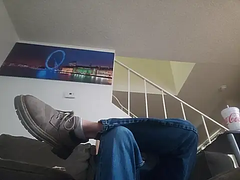 yourMasterisBored live cam on StripChat