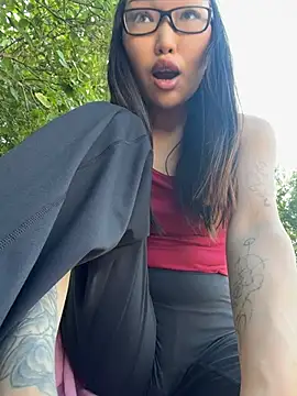 trytomakememoam live webcam show