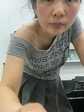 Ivy_Trix2 live cam on StripChat