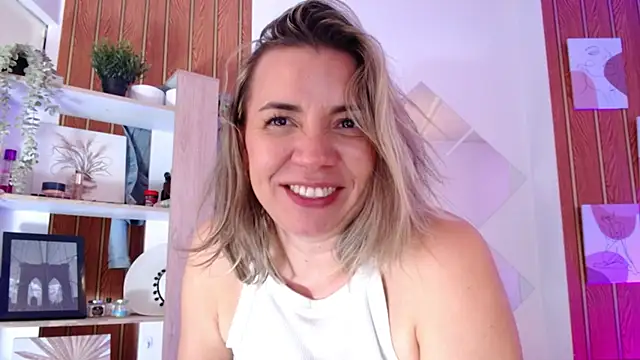 milfsecret69 live cam on StripChat