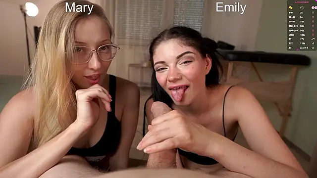 foxeslovefoxes live webcam show
