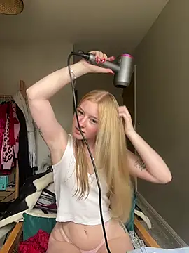 bleurose18 live cam on StripChat