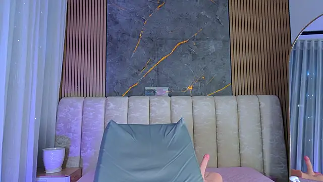 mia_scot webcam