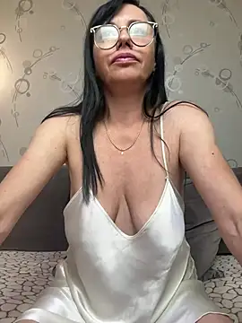 Amberhotqueen webcam