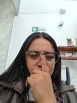 Mia_Risky-1 webcam