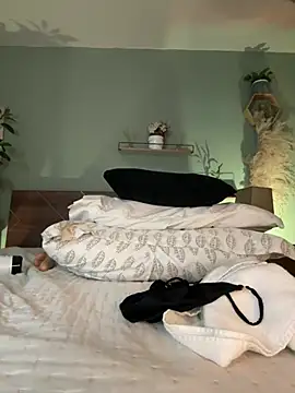 YariRose webcam