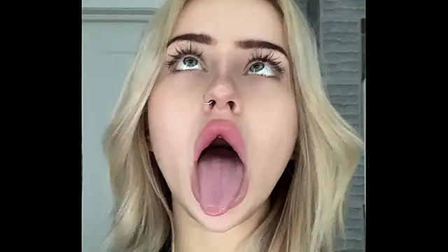 Khloy_white webcam