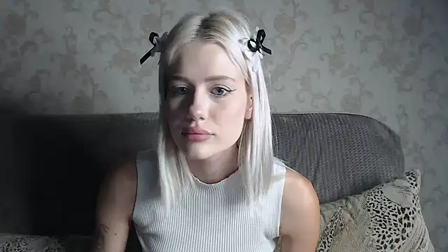 BlondyLedy webcam