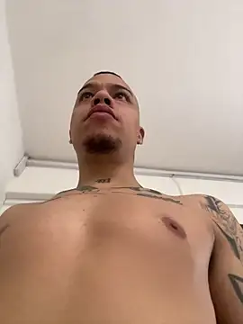 AlphaMasterXxx live sex cam