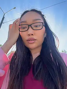 trytomakememoam live webcam show