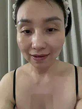 yin25678 live cam on StripChat