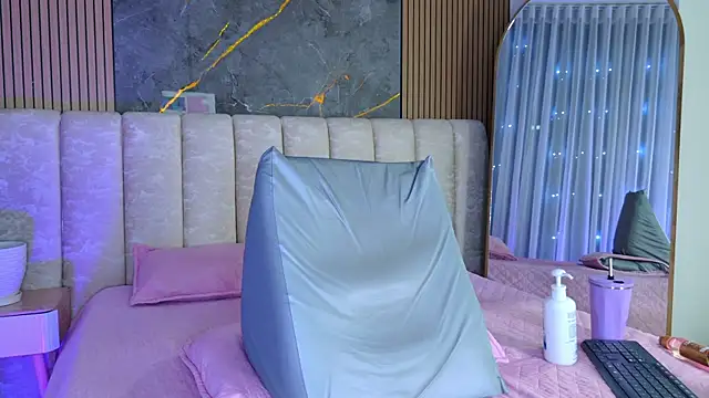 mia_scot webcam