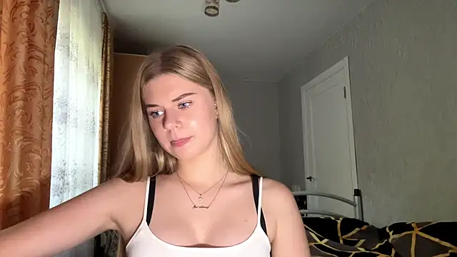 HoneysPiee live webcam show