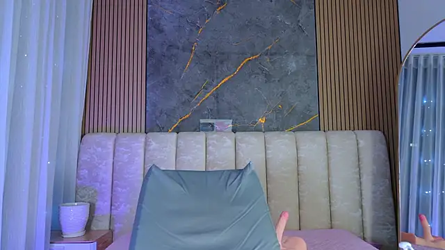 mia_scot webcam