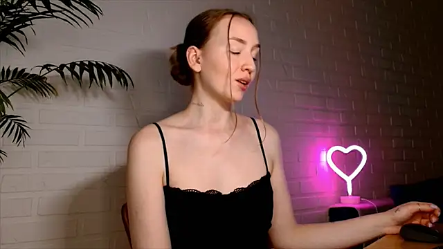 WhitePrincessLuna live webcam