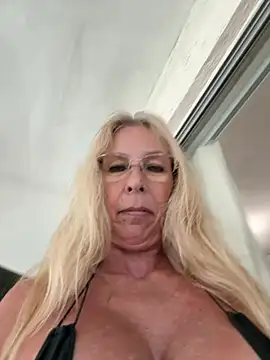 MonicaLeigh webcam