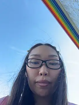trytomakememoam live webcam show