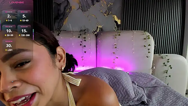 CarolineFyre webcam