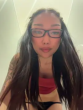 trytomakememoam live webcam show