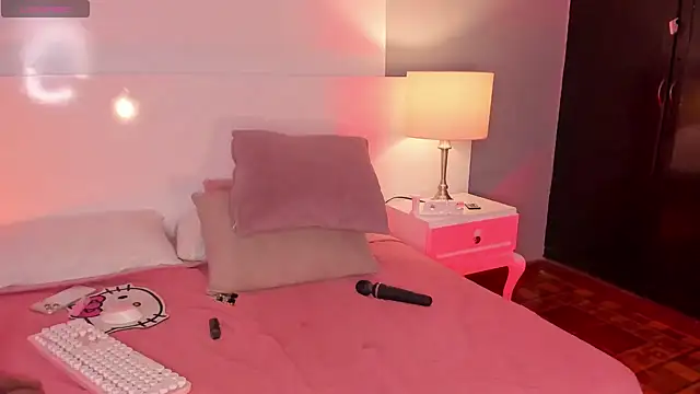 Emily_robertss1 live cam on StripChat