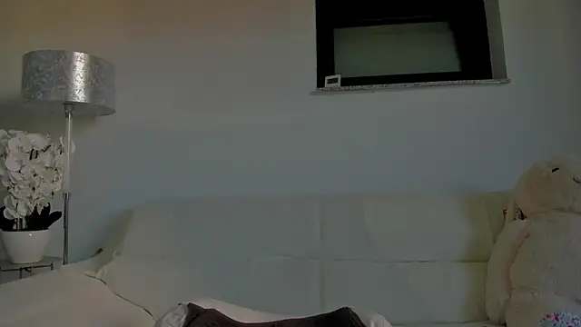 bellahot77 live webcam show