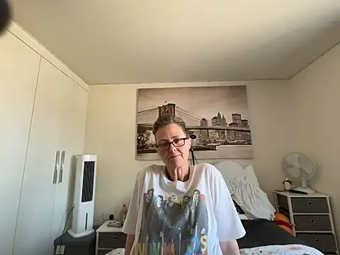 Curvy-Jinx live webcam show
